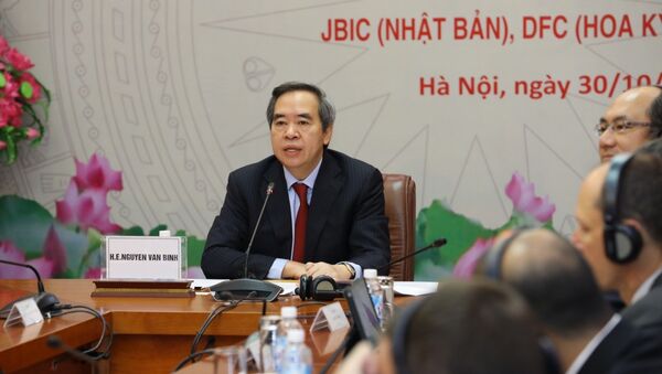 Trưởng Ban Kinh tế Trung ương Nguyễn Văn Bình phát biểu tại buổi hội đàm trực tuyến tại điểm cầu Hà Nội (Việt Nam). - Sputnik Việt Nam