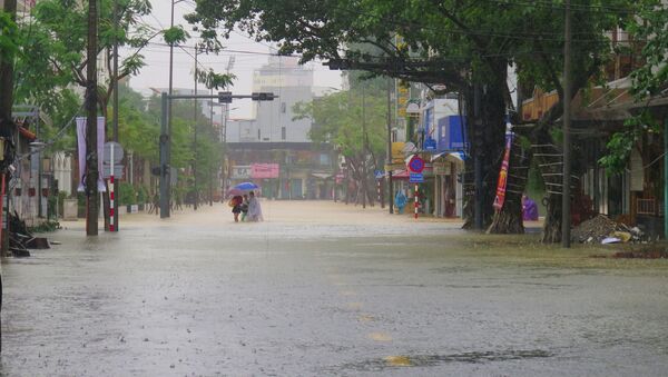  Nhiều tuyến đường tại thành phố Huế bị ngập từ 0,3 - 1m. - Sputnik Việt Nam