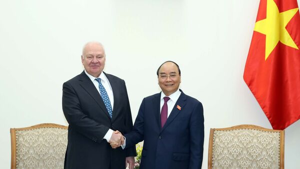 Thủ tướng Nguyễn Xuân Phúc tiếp Đại sứ Liên bang Nga tại Việt Nam Konstantin Vnukov - Sputnik Việt Nam