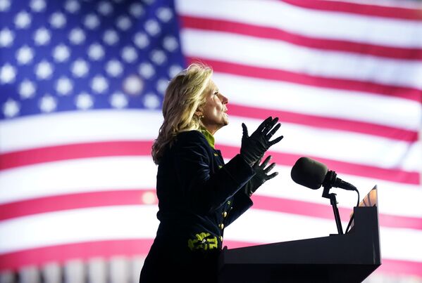 Jill Biden phát biểu trong  cuộc mít tinh ủng hộ chiến dịch tranh cử của chồng bà Joe Biden ở Pittsburgh, Pennsylvania, Hoa Kỳ, 2020 - Sputnik Việt Nam