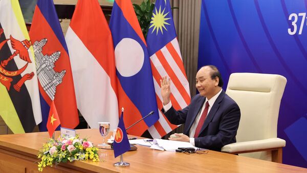 Thủ tướng Nguyễn Xuân Phúc, Chủ tịch ASEAN 2020 phát biểu tại Phiên toàn thể Hội nghị Cấp cao ASEAN lần thứ 37. - Sputnik Việt Nam