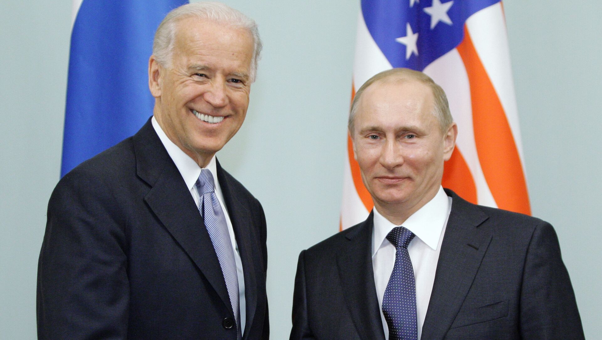 Cuộc gặp giữa thủ tướng Nga Vladimir Putin và phó tổng thống Hoa Kỳ Joe Biden, năm 2011  - Sputnik Việt Nam, 1920, 25.05.2021