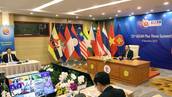 Thủ tướng Nguyễn Xuân Phúc, Chủ tịch ASEAN 2020 chủ trì Hội nghị Cấp cao ASEAN+3 lần thứ 23 tại điểm cầu Hà Nội - Sputnik Việt Nam