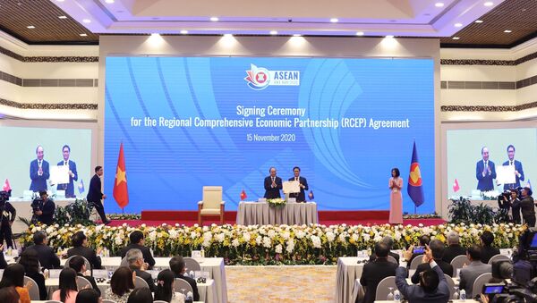 Thủ tướng Nguyễn Xuân Phúc, Chủ tịch ASEAN 2020 chứng kiến Lễ ký Hiệp định Đối tác Kinh tế Toàn diện Khu vực RCEP - Sputnik Việt Nam