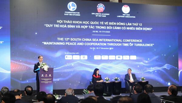 Thứ trưởng Thường trực Bộ ngoại giao Bùi Thanh Sơn phát biểu tại Hội thảo khoa học quốc tế về biển Đông lần thứ 12. Ảnh: Lâm Khánh - TTXVN - Sputnik Việt Nam