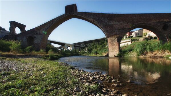 Cầu Quỷ ở Martorell, Catalonia, Tây Ban Nha - Sputnik Việt Nam