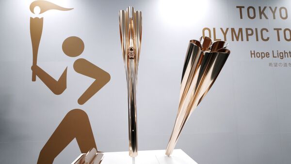 Trình diễn ngọn đuốc Thế vận hội Olympic và Paralympic 2020 ở Tokyo. - Sputnik Việt Nam