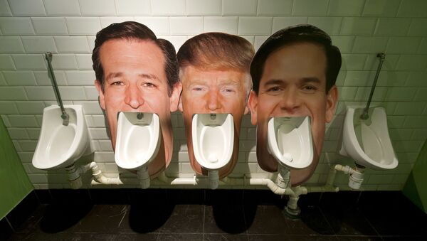Chân dung Ted Cruz, Donald Trump và Marco Rubio trên bồn tiểu trong toilet ở quán rượu London - Sputnik Việt Nam