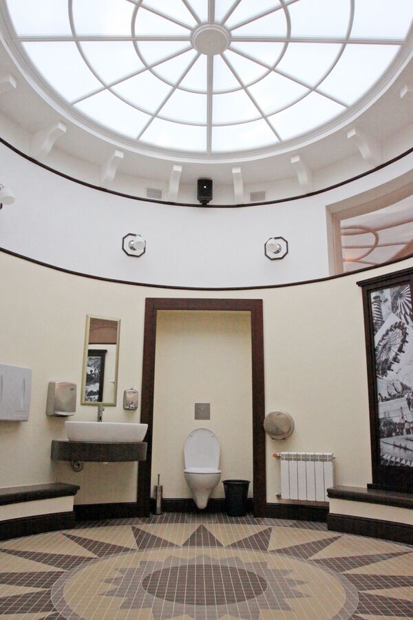 Toilet công cộng ở Công viên Gorky ở Moskva - Sputnik Việt Nam
