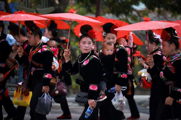 Phụ nữ dân tộc Miêu trong trang phục truyền thống, Trung Quốc - Sputnik Việt Nam