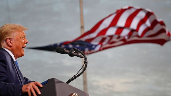 CHÚNG TA. Tổng thống Donald Trump phát biểu trong một cuộc mít tinh vận động tranh cử tại Sân bay Cecil ở Jacksonville, Florida, Hoa Kỳ, ngày 24 tháng 9 năm 2020. - Sputnik Việt Nam