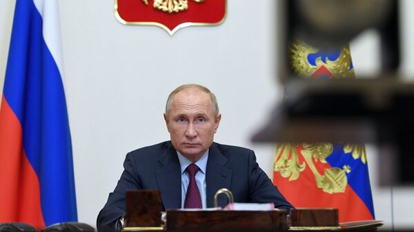 Ngày 18 tháng 11 năm 2020. Tổng thống Nga Vladimir Putin tổ chức một cuộc họp với các thành viên của chính phủ Nga qua cầu truyền hình. - Sputnik Việt Nam