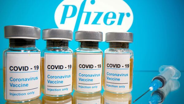 Chai vắc xin Coronavirus có logo Pfizer - Sputnik Việt Nam