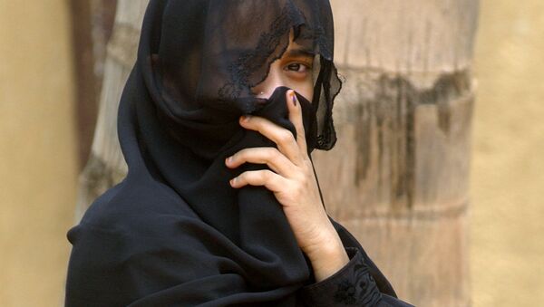 Phụ nữ Hồi giáo trẻ Ấn Độ mặc Burka - Sputnik Việt Nam