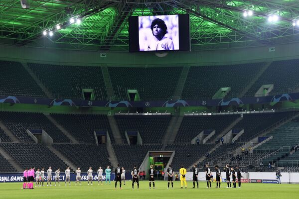 Phút im lặng tưởng nhớ Diego Maradona trước một trận bóng đá diễn ra tại Đức - Sputnik Việt Nam