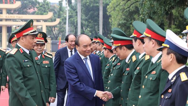 Thủ tướng Nguyễn Xuân Phúc với các cán bộ lãnh đạo của Học viện Quốc phòng. - Sputnik Việt Nam