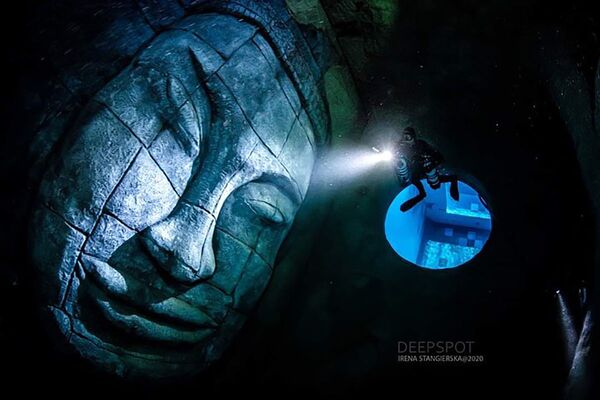 Ngôi đền Maya ở bể bơi sâu nhất thế giới Deepspot ở Ba Lan - Sputnik Việt Nam