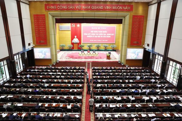Bao công thời đại mới: Đấu tranh với sai phạm của đồng chí, đồng đội mình “đau xót lắm” Bao công thời đại mới: Đấu tranh với sai phạm của đồng chí, đồng đội mình “đau xót lắm” - Sputnik Việt Nam