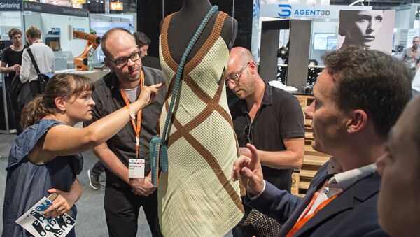 Chiếc váy in 3D được trưng bày trong triển lãm ở Erfurt, Đức. - Sputnik Việt Nam