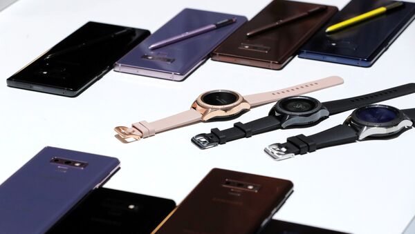 Điện thoại thông minh mới Samsung Galaxy Note 9 và Galaxy Watch tại buổi giới thiệu ở New York. - Sputnik Việt Nam