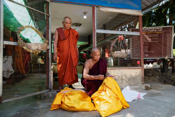Các tăng lữ trong ngôi chùa ở Myanmar - Sputnik Việt Nam