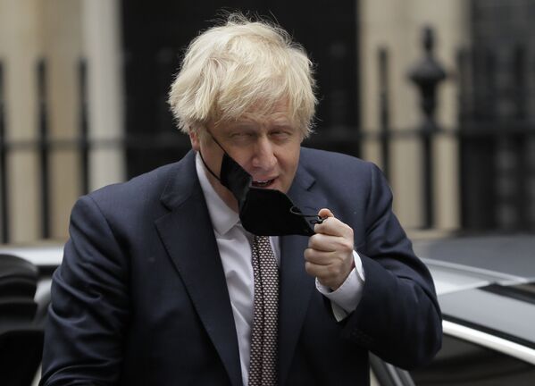 Thủ tướng Anh Boris Johnson tháo khẩu trang - Sputnik Việt Nam
