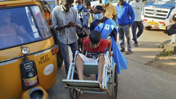 Những cư dân mắc bệnh không rõ nguyên nhân ở thành phố Eluru, Andhra Pradesh, Ấn Độ - Sputnik Việt Nam
