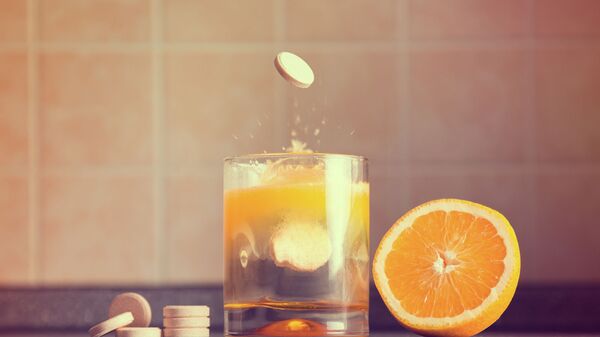 Viên sủi vitamin C và quả cam - Sputnik Việt Nam