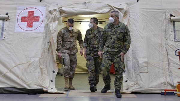 Các bác sĩ quân y Hoa Kỳ trong bệnh viện dã chiến. - Sputnik Việt Nam