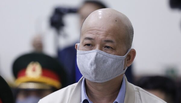Đinh Ngọc Hệ (cựu Phó Tổng Giám đốc Tổng Công ty Thái Sơn) nghe tuyên án. - Sputnik Việt Nam