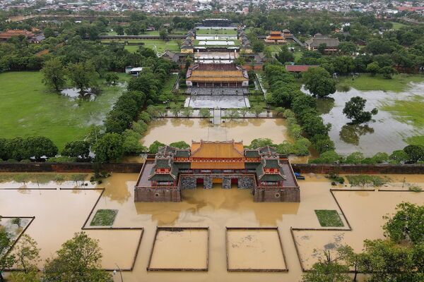 Cố đô Huế ngập trong lũ lụt do mưa lớn ở miền Trung Việt Nam - Sputnik Việt Nam