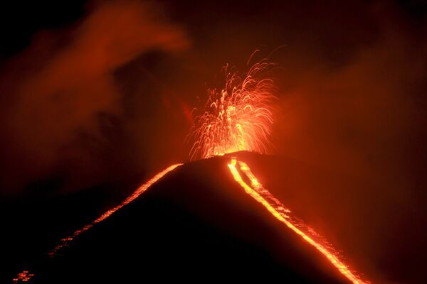 Núi lửa Pacaya phun trào ở Guatemala - Sputnik Việt Nam