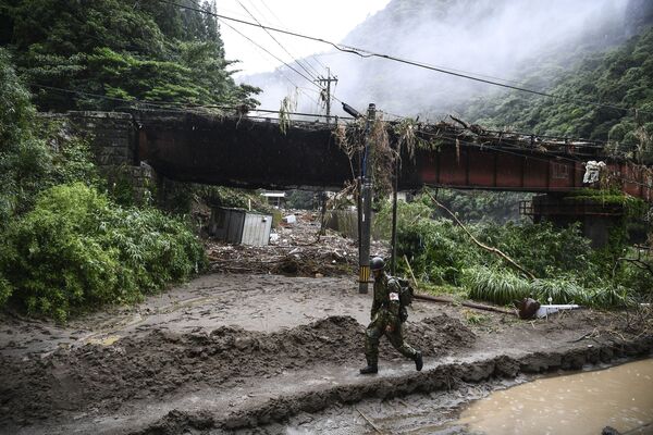 Hậu quả của những trận mưa lớn, lũ lụt kinh hoàng và lở đất khiến ít nhất 52 người thiệt mạng ở tỉnh Kumamoto, Nhật Bản - Sputnik Việt Nam