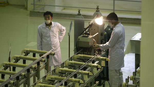 Các nhà khoa học Iran làm việc tại nhà máy sản xuất nhiên liệu uranium cho lò phản ứng hạt nhân - Sputnik Việt Nam
