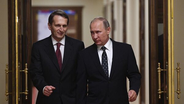 Tổng thống Nga Vladimir Putin và Giám đốc Cơ quan Tình báo Đối ngoại Nga Sergei Naryshkin. - Sputnik Việt Nam
