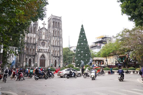 Nhà thờ Lớn Hà Nội mang tên Thánh Giuse trước lễ Giáng sinh - Sputnik Việt Nam