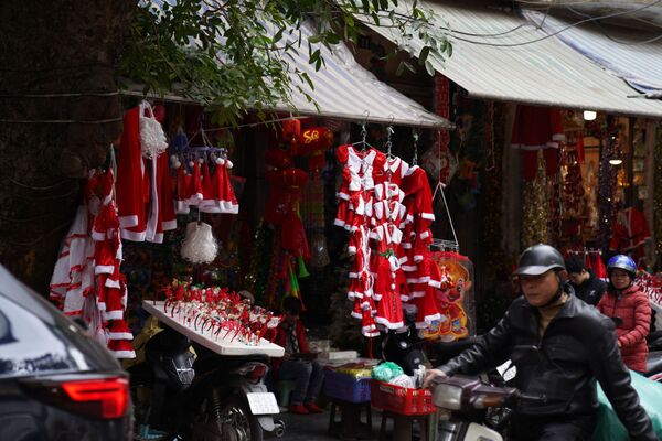 Không khí trước kỳ nghỉ lễ trên đường phố Hà Nội - Sputnik Việt Nam