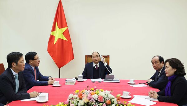 Thủ tướng Nguyễn Xuân Phúc điện đàm với Tổng thống Mỹ Donald Trump - Sputnik Việt Nam