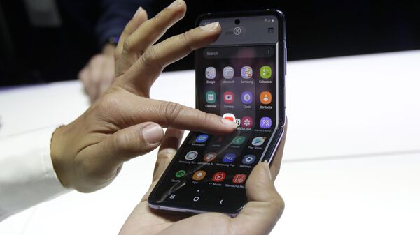 Điện thoại thông minh Samsung Galaxy Z Flip - Sputnik Việt Nam