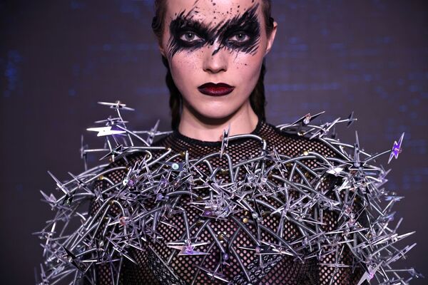 Người mẫu trong trang phục từ vật liệu tái chế trong buổi trình diễn thời trang ở Đài Bắc, Đài Loan - Sputnik Việt Nam