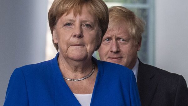 Thủ tướng Đức Angela Merkel và Thủ tướng Anh Boris Johnson. - Sputnik Việt Nam