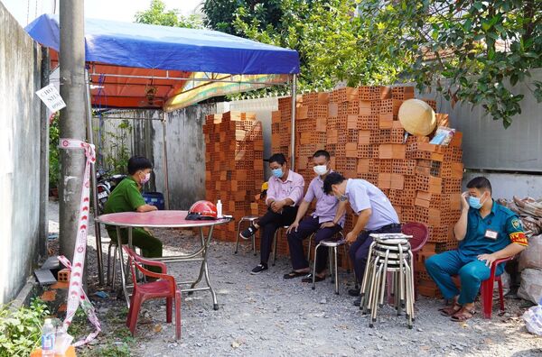 Nam thanh niên nhập cảnh trái phép ở quận 9 đã có kết quả dương tính với SARS-CoV-2 Nam thanh niên nhập cảnh trái phép ở quận 9 đã có kết quả dương tính với SARS-CoV-2 - Sputnik Việt Nam
