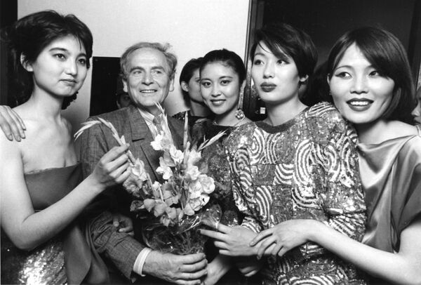Nhà thiết kế thời trang Pierre Cardin qua đời Nhà thiết kế thời trang Pierre Cardin qua đời - Sputnik Việt Nam
