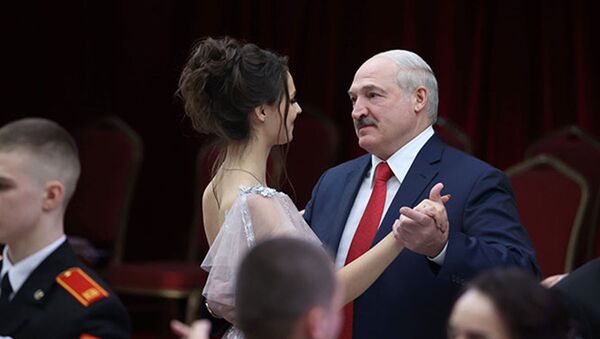 Tổng thống Belarus Alexander Lukashenko tại dạ hội năm mới dành cho giới trẻ tại Dinh Độc lập. - Sputnik Việt Nam
