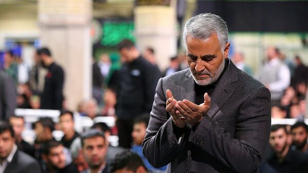 Qasem Soleimani nói lời cầu nguyện ở Imam Khomeini Hossainieh ở Tehran - Sputnik Việt Nam