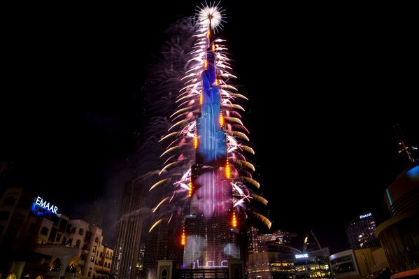 Pháo hoa trong lễ hội Năm Mới 2021 ở UAE - Sputnik Việt Nam