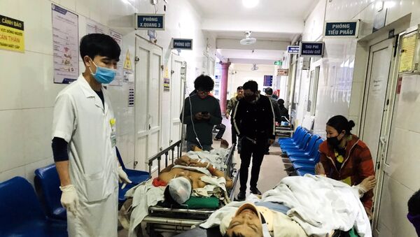 Các nạn nhân bị thương trong vụ tai nạn lao động đang được điều trị tại Bệnh viện Đa khoa 115 Nghệ An - Sputnik Việt Nam