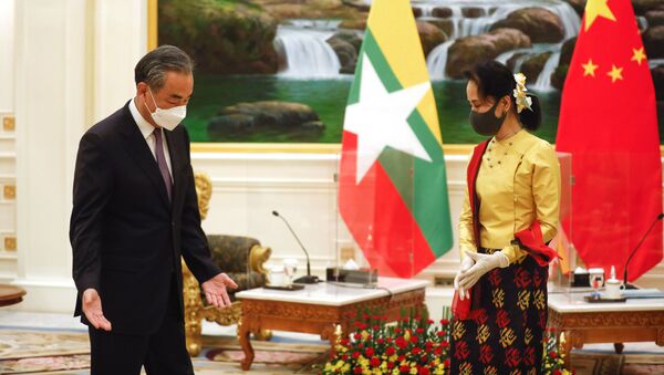 Ông Vương Nghị và bà Aung San Suu Kyi  - Sputnik Việt Nam