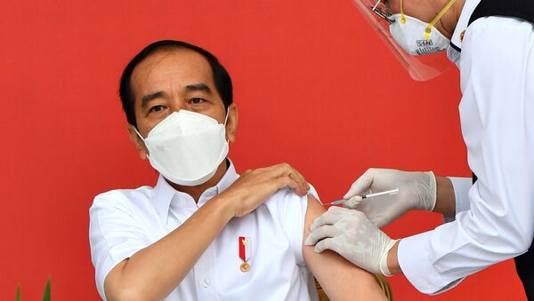 Tổng thống Indonesia Joko Widodo được tiêm chủng vắc xin Trung Quốc chống COVID-19 - Sputnik Việt Nam