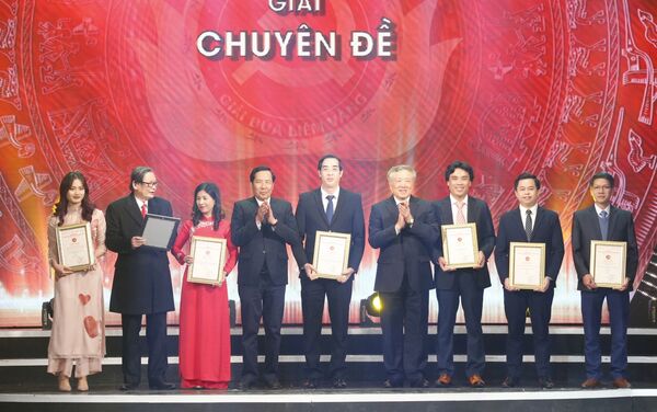 Lễ trao Giải Báo chí toàn quốc về xây dựng Đảng là thứ V - Sputnik Việt Nam